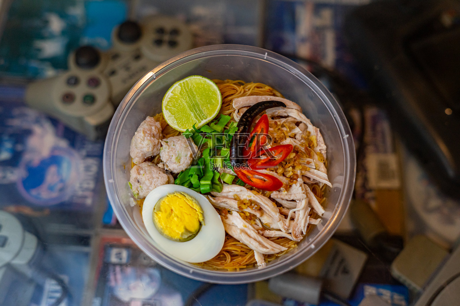 辣味猪肉末凉拌面照片摄影图片