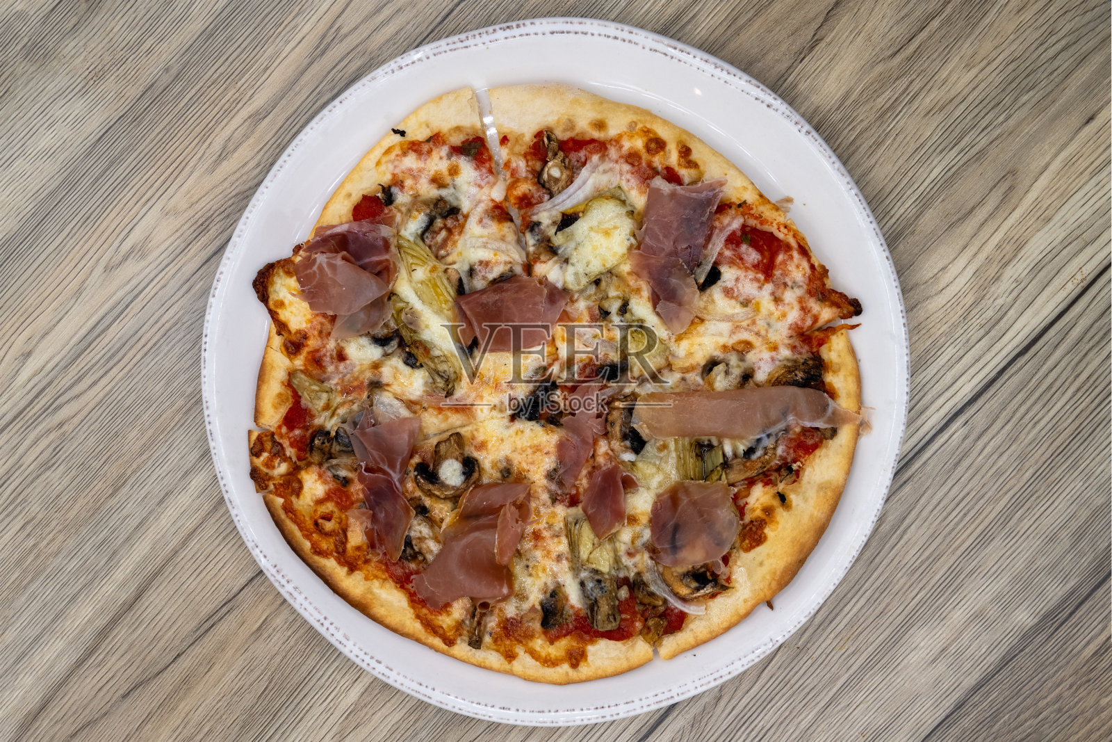 意大利菜肴完美的摆盘。照片摄影图片