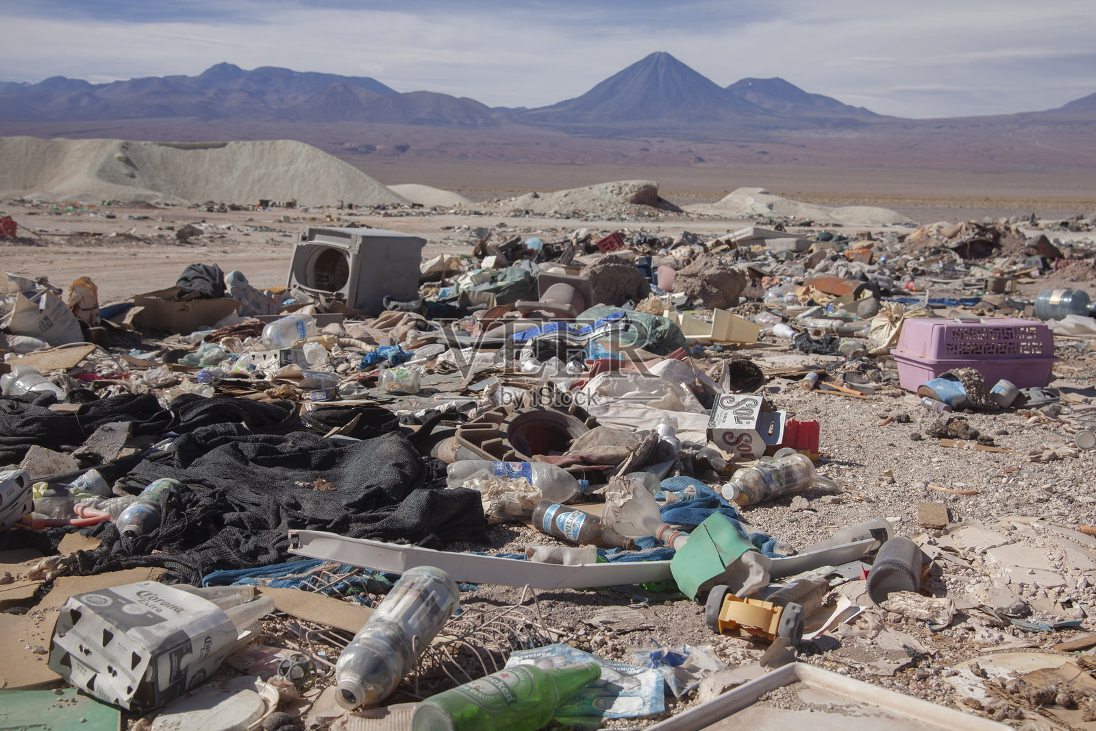 阿塔卡马沙漠变成了垃圾场照片摄影图片