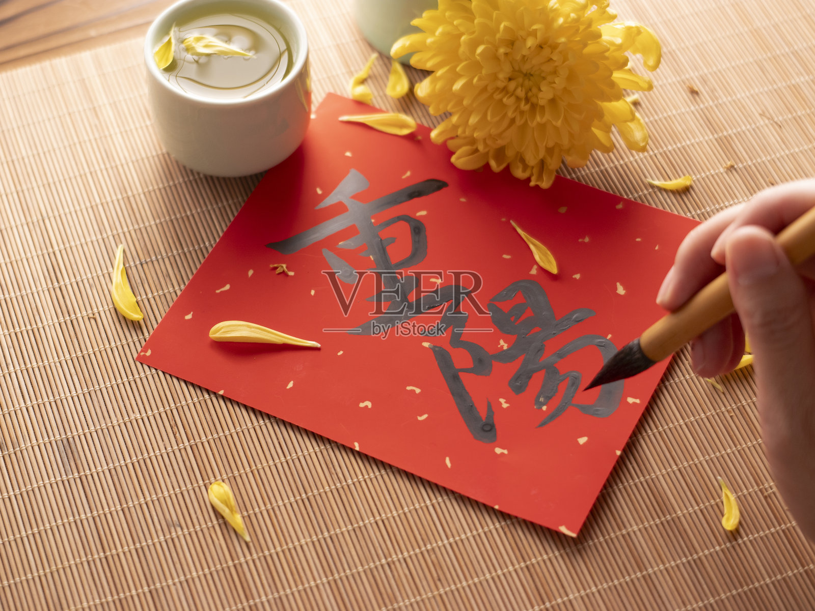 重阳节吃桂花糕和喝桂花茶照片摄影图片