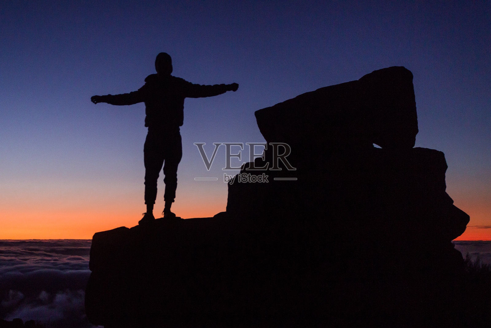 日出时的剪影照片摄影图片
