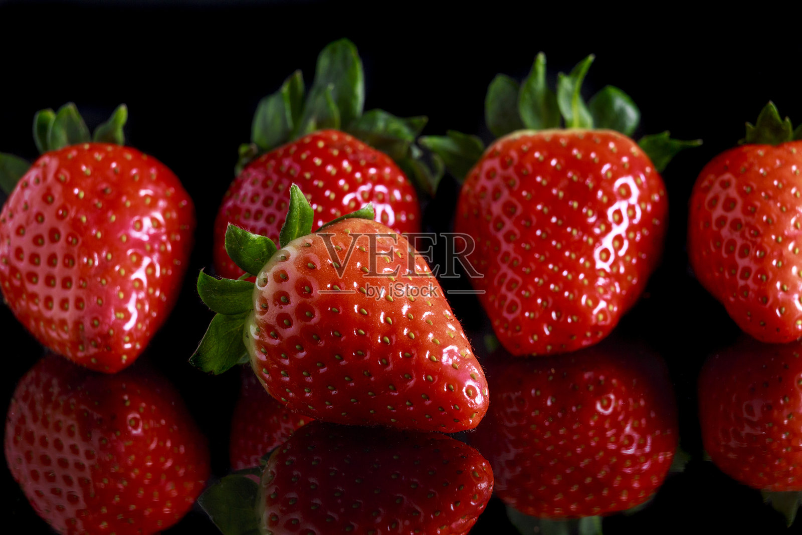 草莓特写照片摄影图片