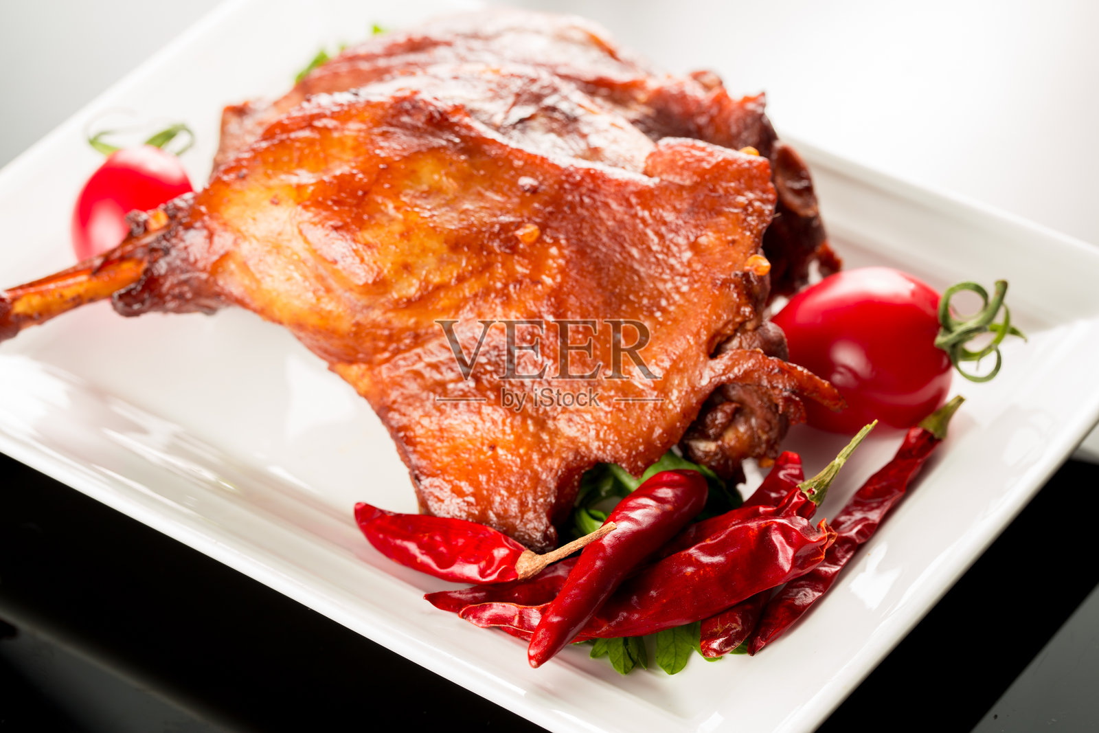 红烧鸭腿，中国菜。照片摄影图片