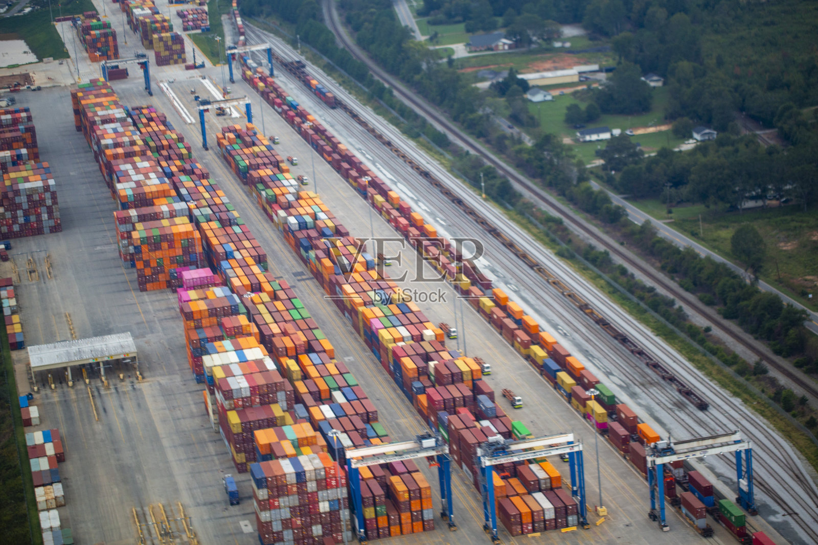 南卡罗来纳州格里尔内陆港的货运集装箱照片摄影图片