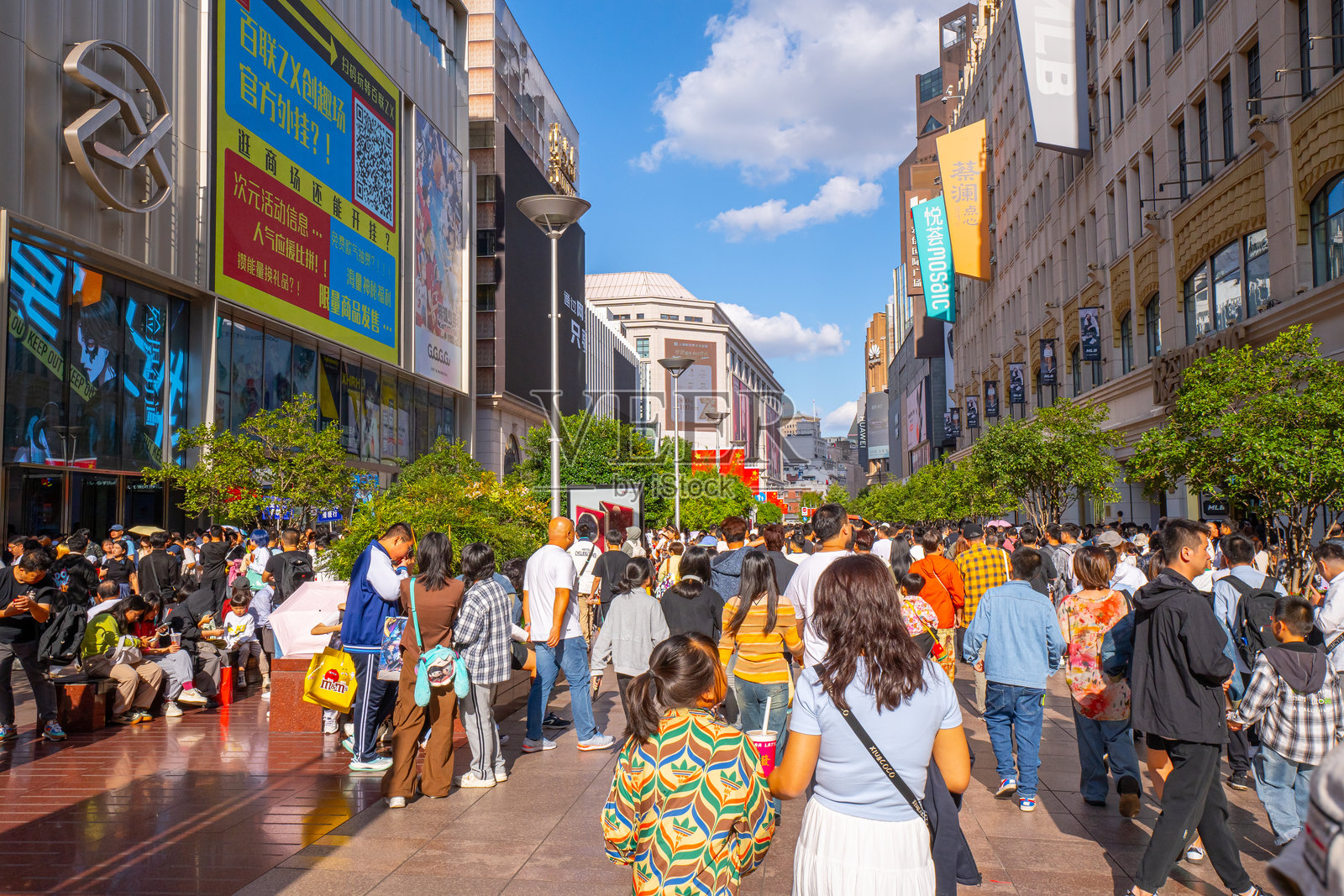 南京路上的行人，上海，中国照片摄影图片