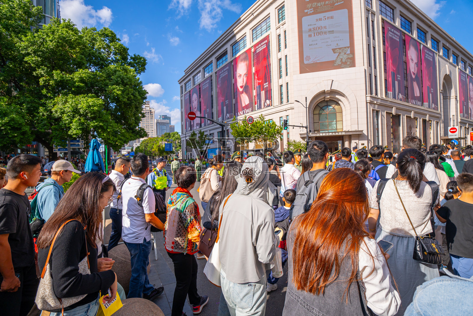 南京路上的行人,上海,中国照片摄影图片