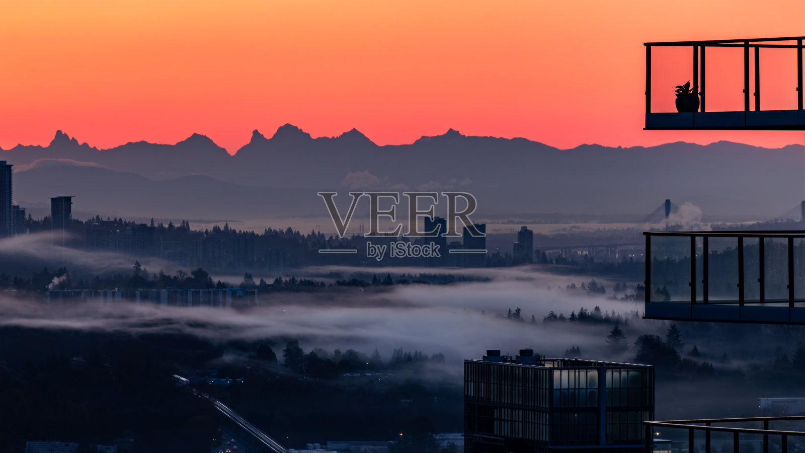 日出时壮观的景色照片摄影图片