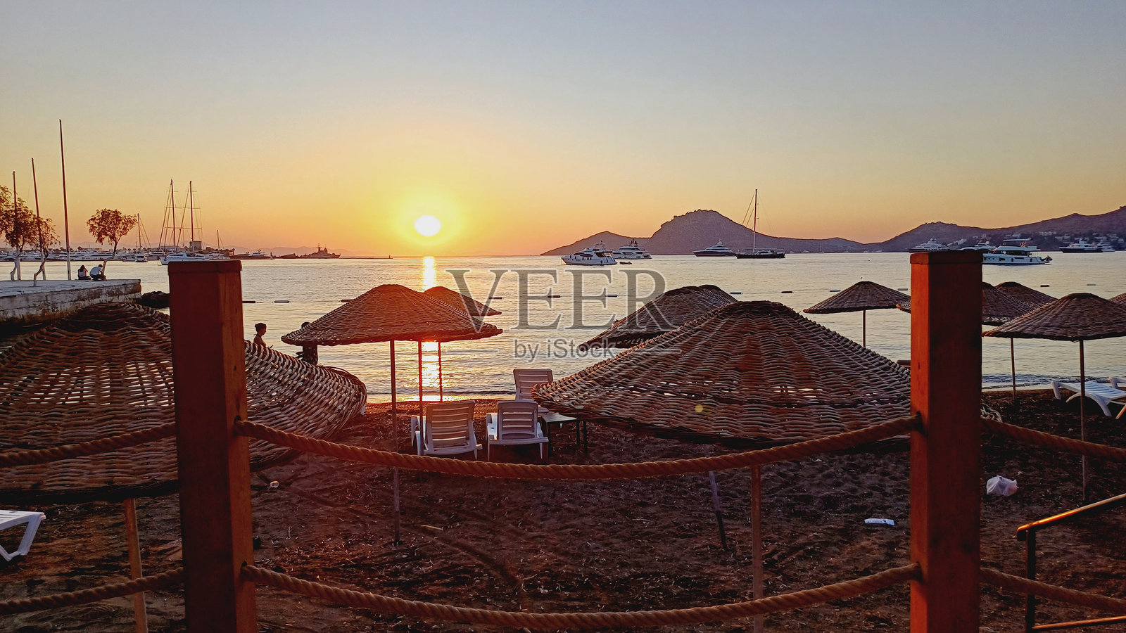 海滩，海景，日落。照片摄影图片