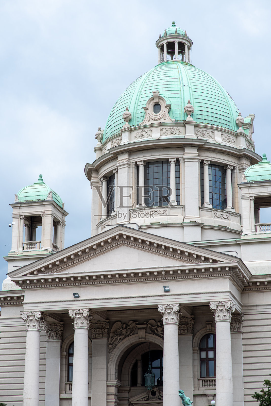 塞尔维亚共和国国民议会，位于贝尔格莱德的塞尔维亚议会照片摄影图片