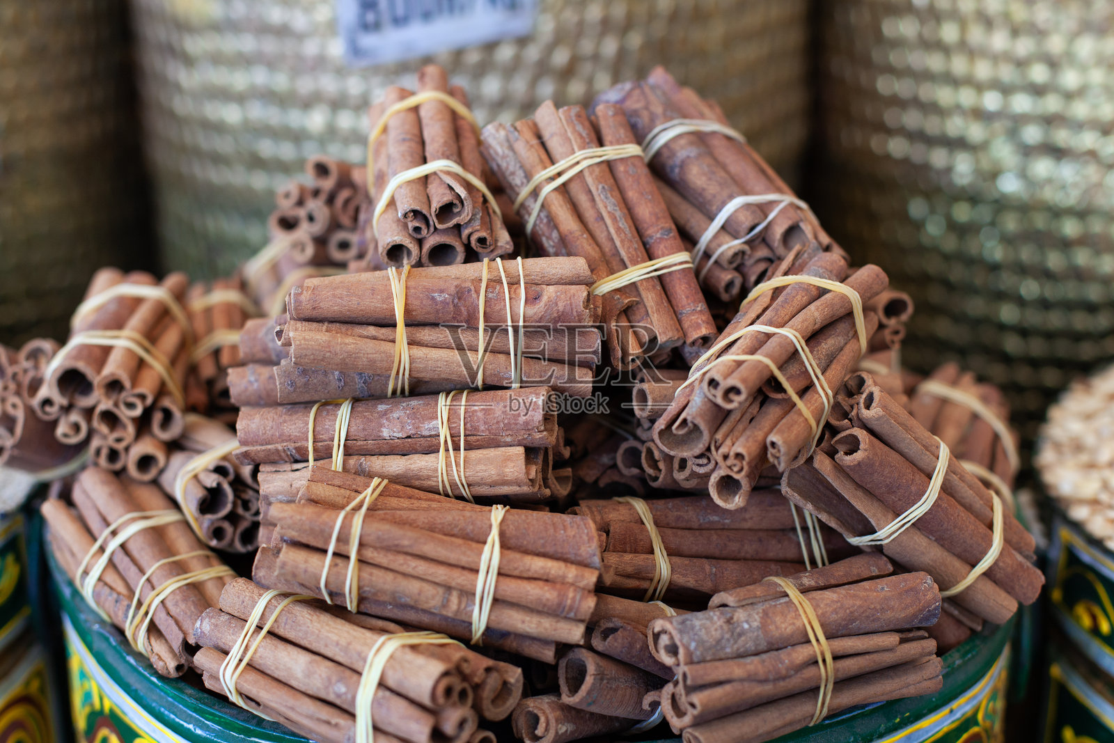 马拉喀什街头商店出售香料照片摄影图片