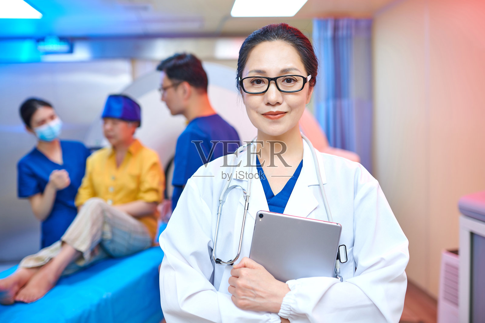 亚洲女性医生工作特写肖像照片摄影图片