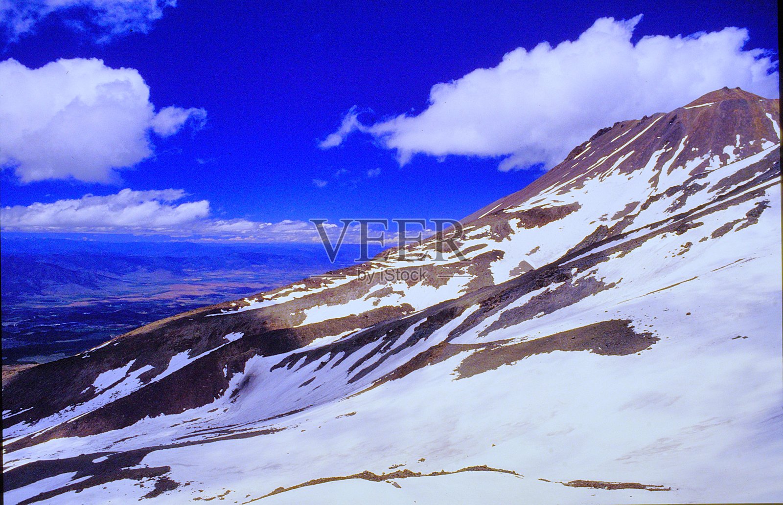 攀登沙斯塔山，沙斯塔三位一体国家森林中的沙斯塔山荒野区，加利福尼亚北部喀斯喀特山脉，1985年7月照片摄影图片