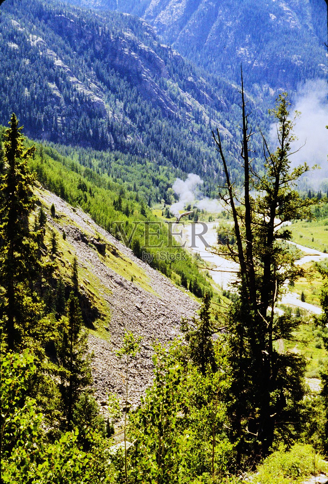银顿和杜兰戈铁路。安尼马斯河和斯诺登山地区，圣胡安国家森林，科罗拉多落基山脉，1982年8月照片摄影图片