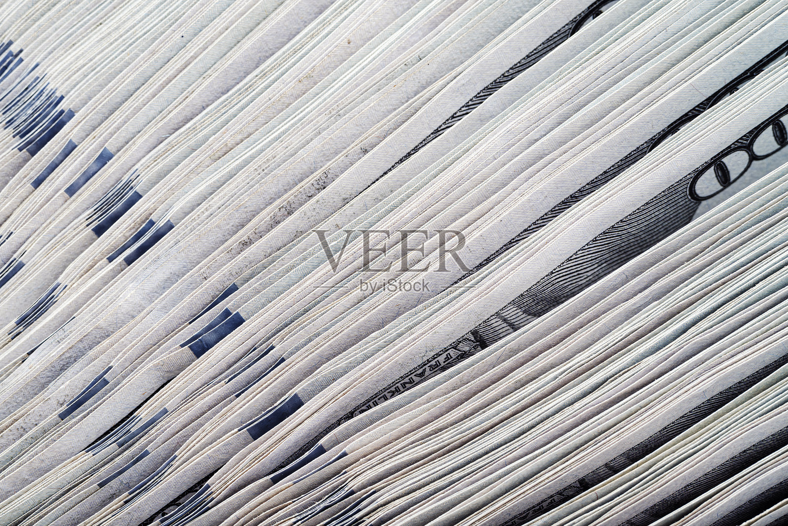 一堆美国纸币。美元特写概念。美金现金。百元钞票。俯视图。留白空间。照片摄影图片