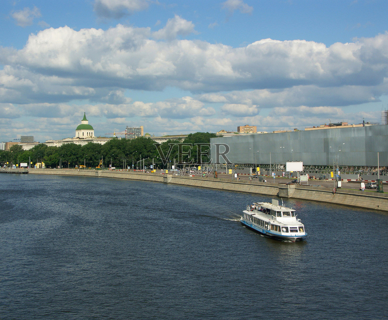 河上的船照片摄影图片
