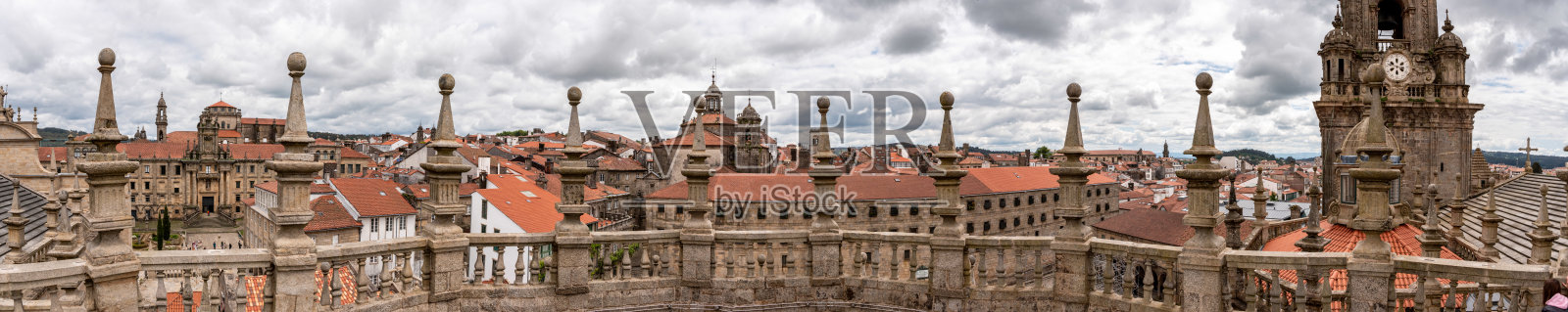 圣地亚哥德孔波斯特拉大教堂祭坛上方的装饰性巴洛克屋顶尖顶照片摄影图片