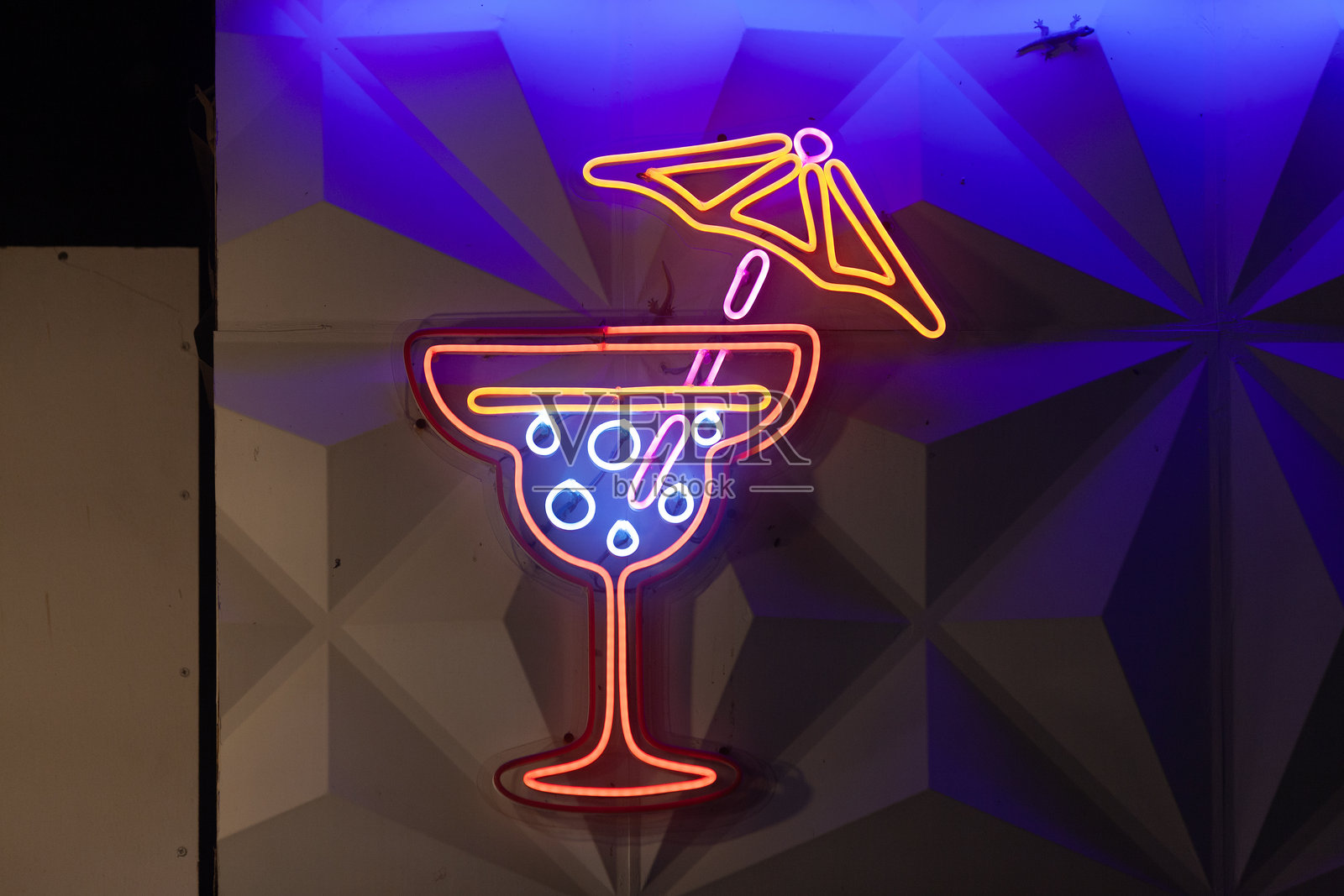 鸡尾酒吧 - 霓虹灯照片摄影图片