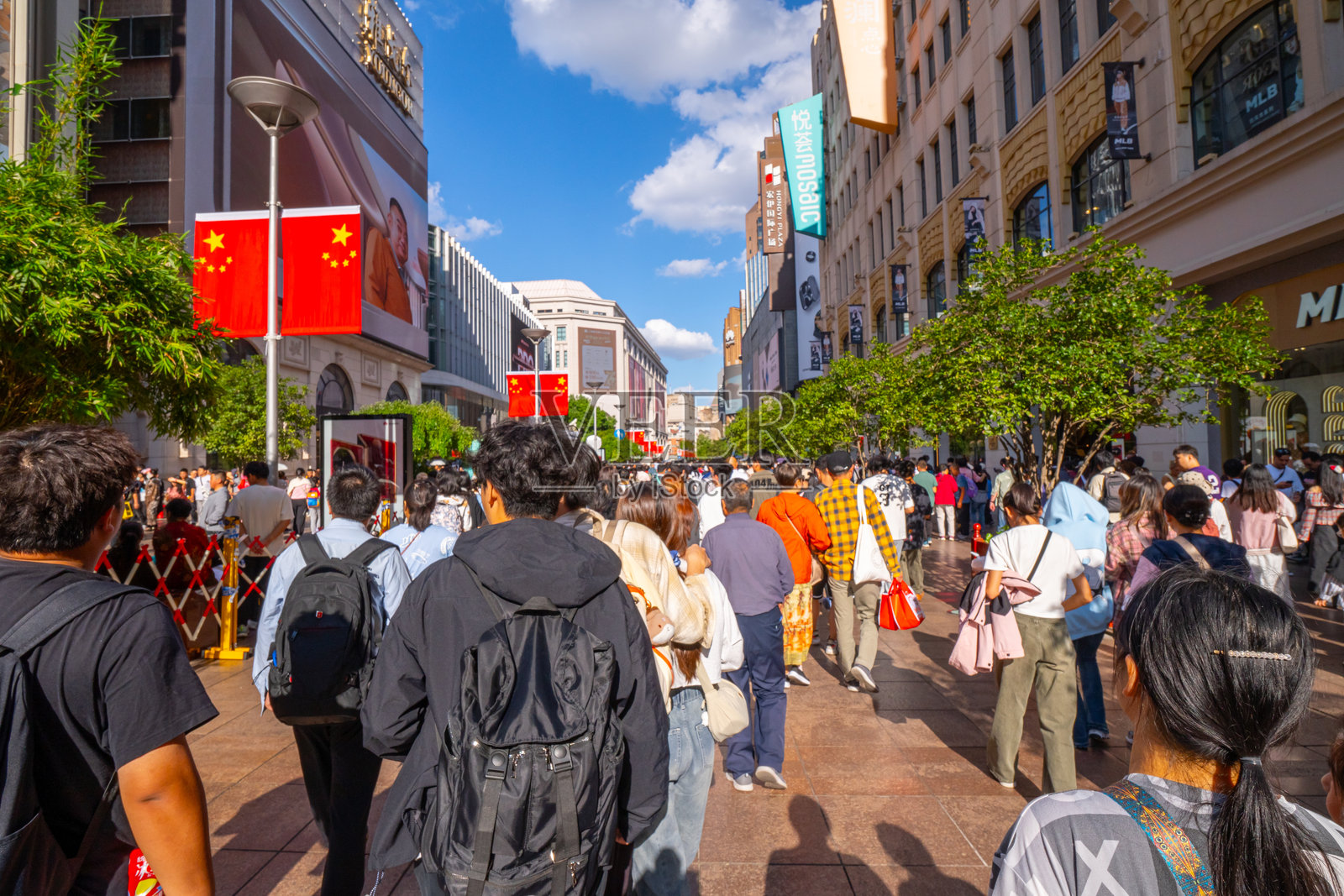 南京路上的行人，上海，中国照片摄影图片