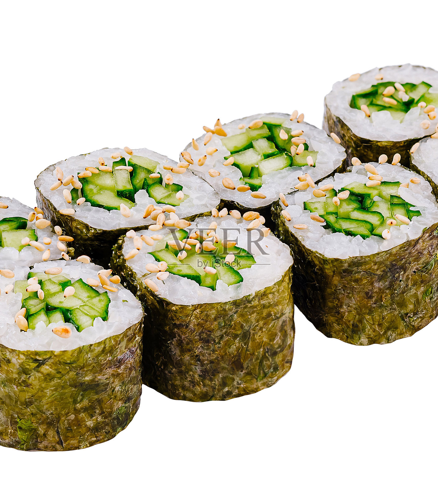 黄瓜和芝麻的河豚卷寿司在白色背景上照片摄影图片