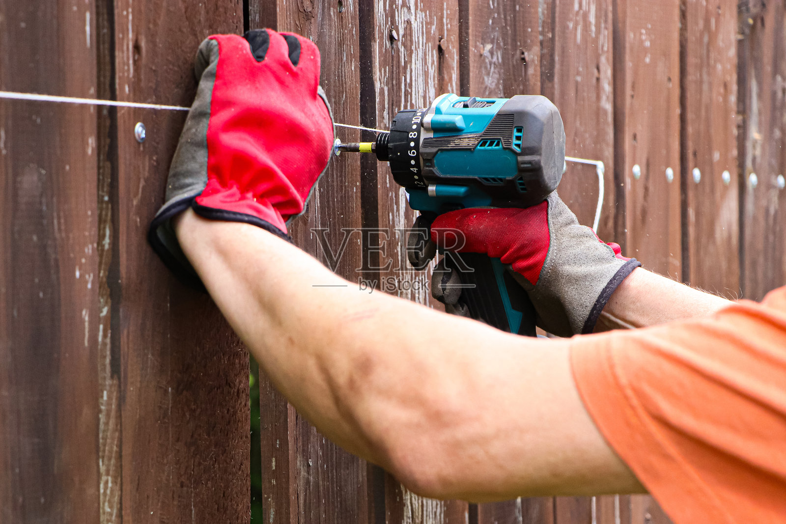 木栅栏的修复与恢复照片摄影图片