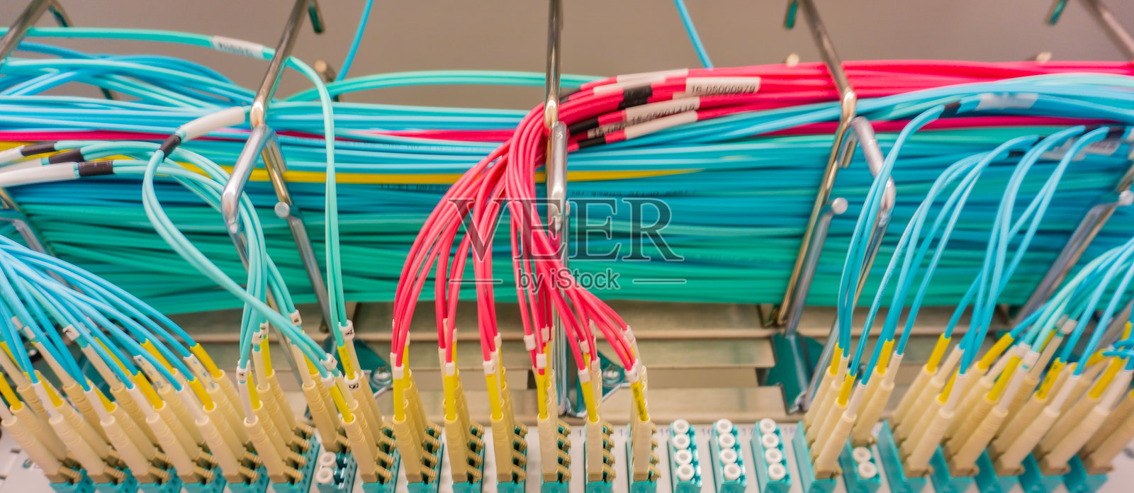 计算机电缆的特写镜头照片摄影图片