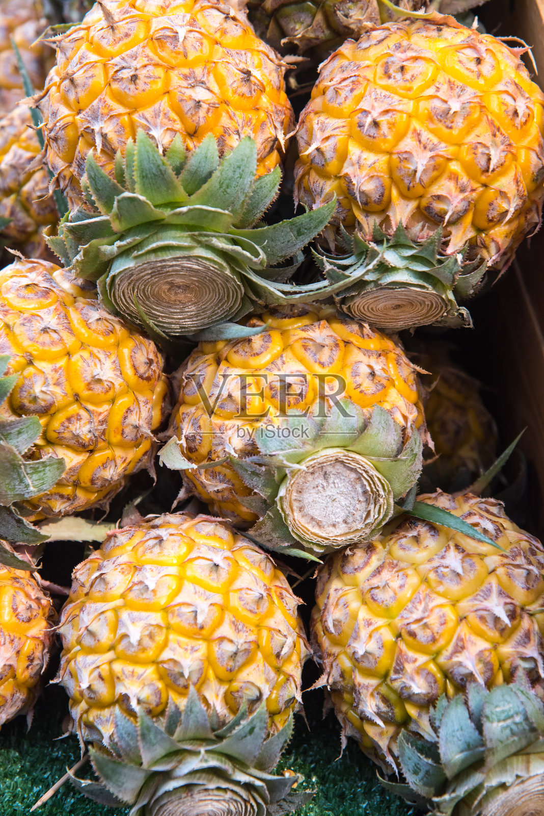 市场上出售的菠萝特写镜头照片摄影图片