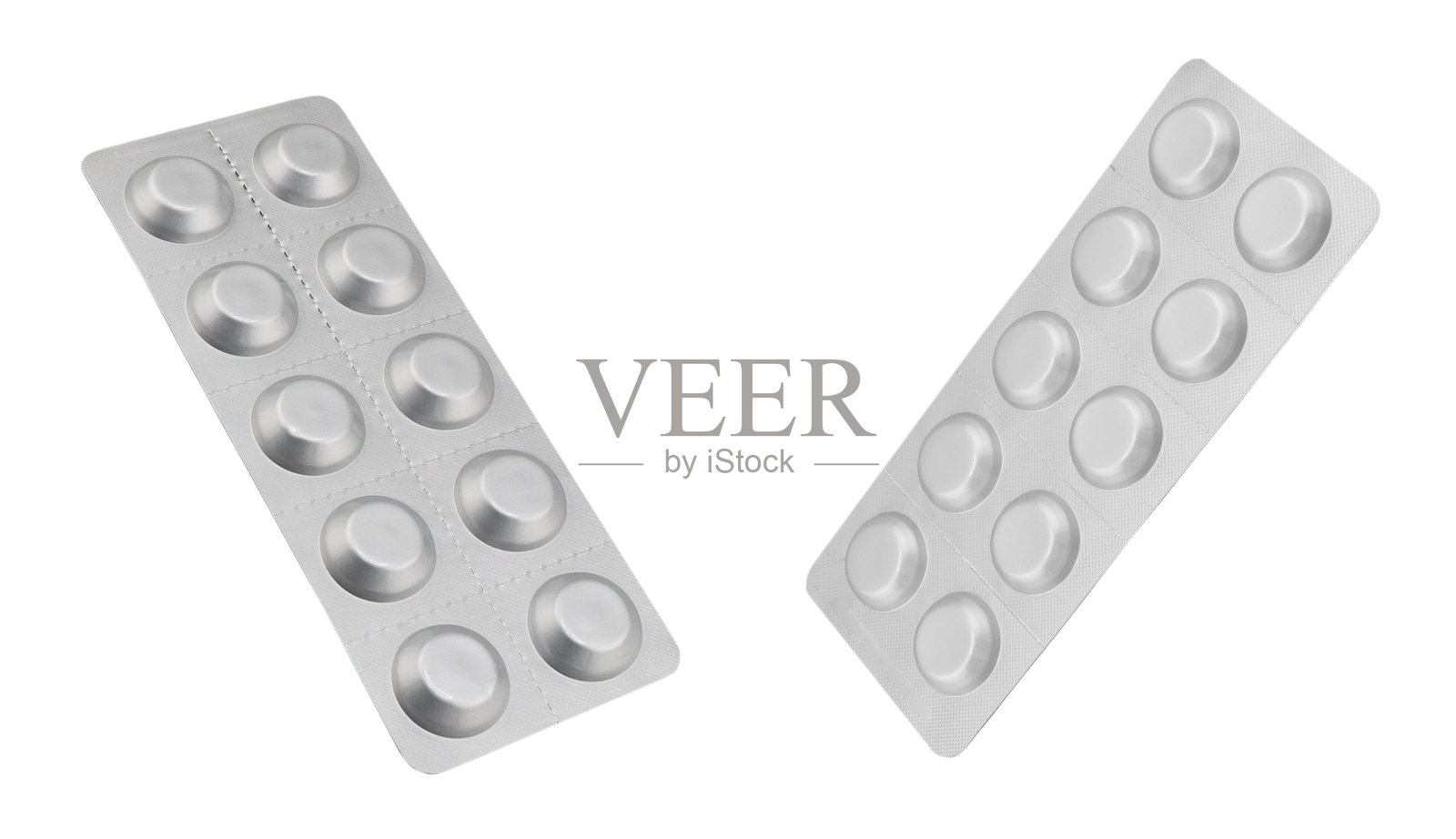 银色泡罩包装中的药片特写，孤立在白色背景上。铝箔泡罩包装。药房产品。药丸和药物的特写。药片背景。照片摄影图片