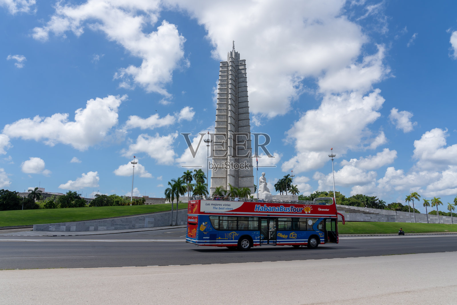 古巴哈瓦那革命广场中心的何塞·马蒂纪念碑照片摄影图片