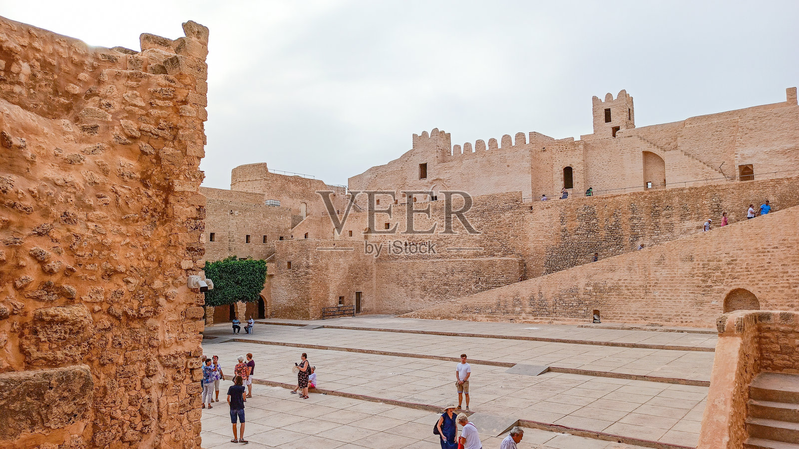 突尼斯城市米斯特的游览照片摄影图片