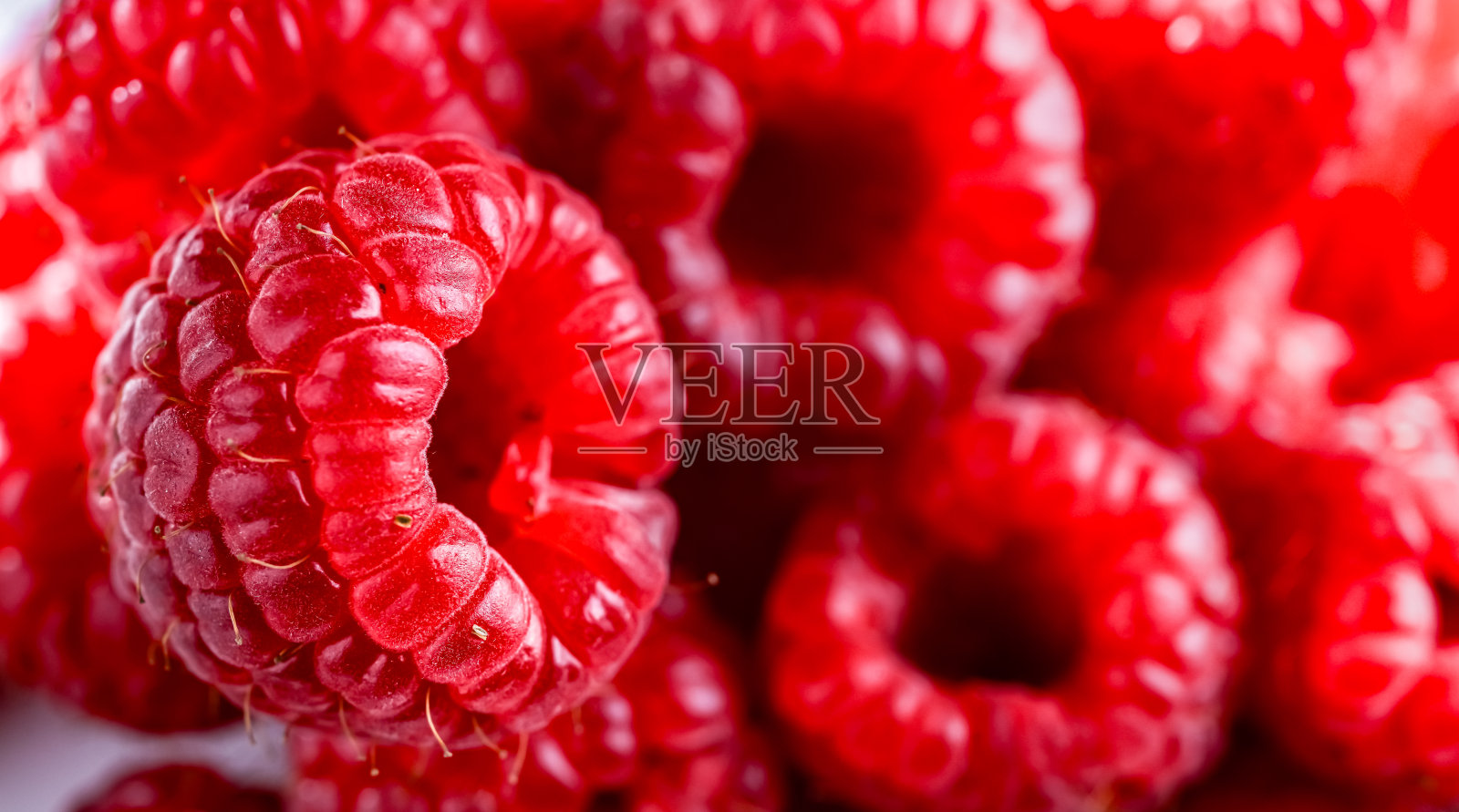 新鲜覆盆子的特写镜头照片摄影图片