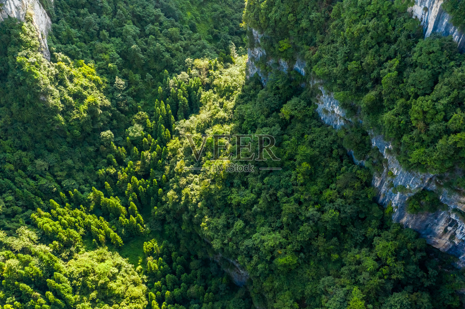 中国亚洲重庆武隆仙女山镇自然三桥的航拍摄影，变形金刚拍摄地点。照片摄影图片