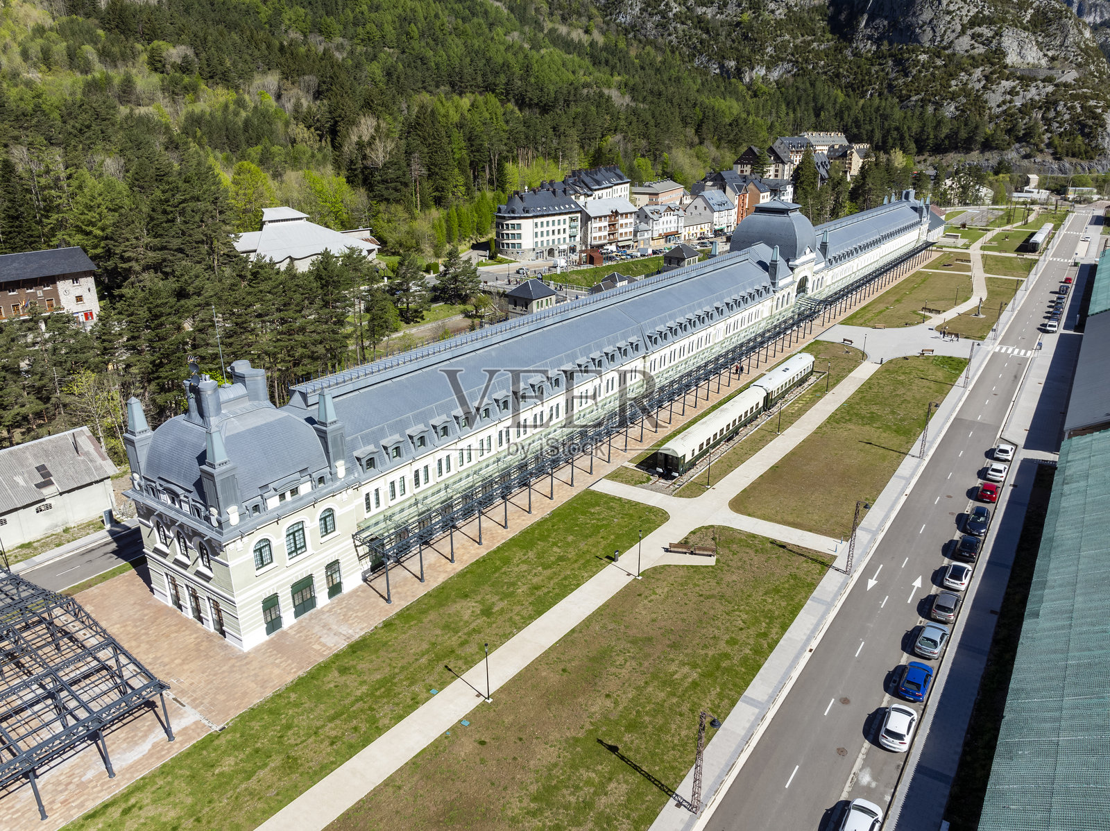 坎弗朗克乌埃斯卡车站的后视图照片摄影图片