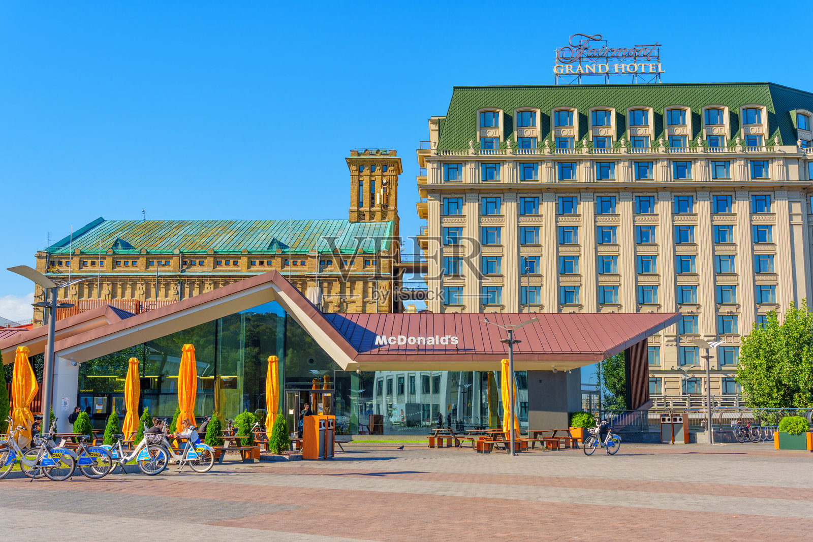 麦当劳与波什托瓦广场的费尔蒙特大酒店照片摄影图片