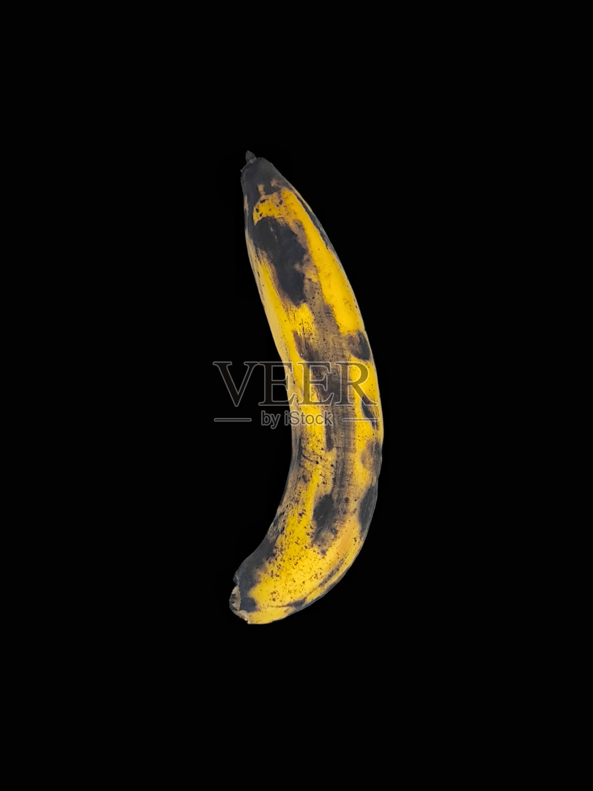 黑色背景下的烂香蕉，食物浪费概念照片摄影图片