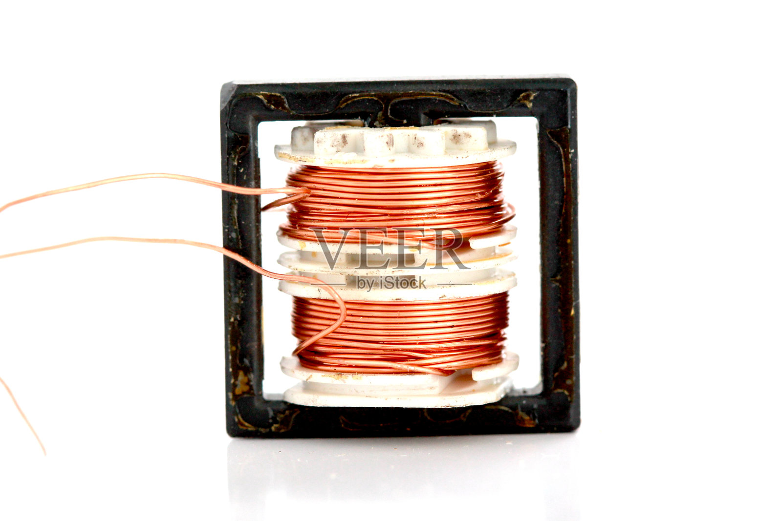 白色背景上的电气设备特写照片摄影图片