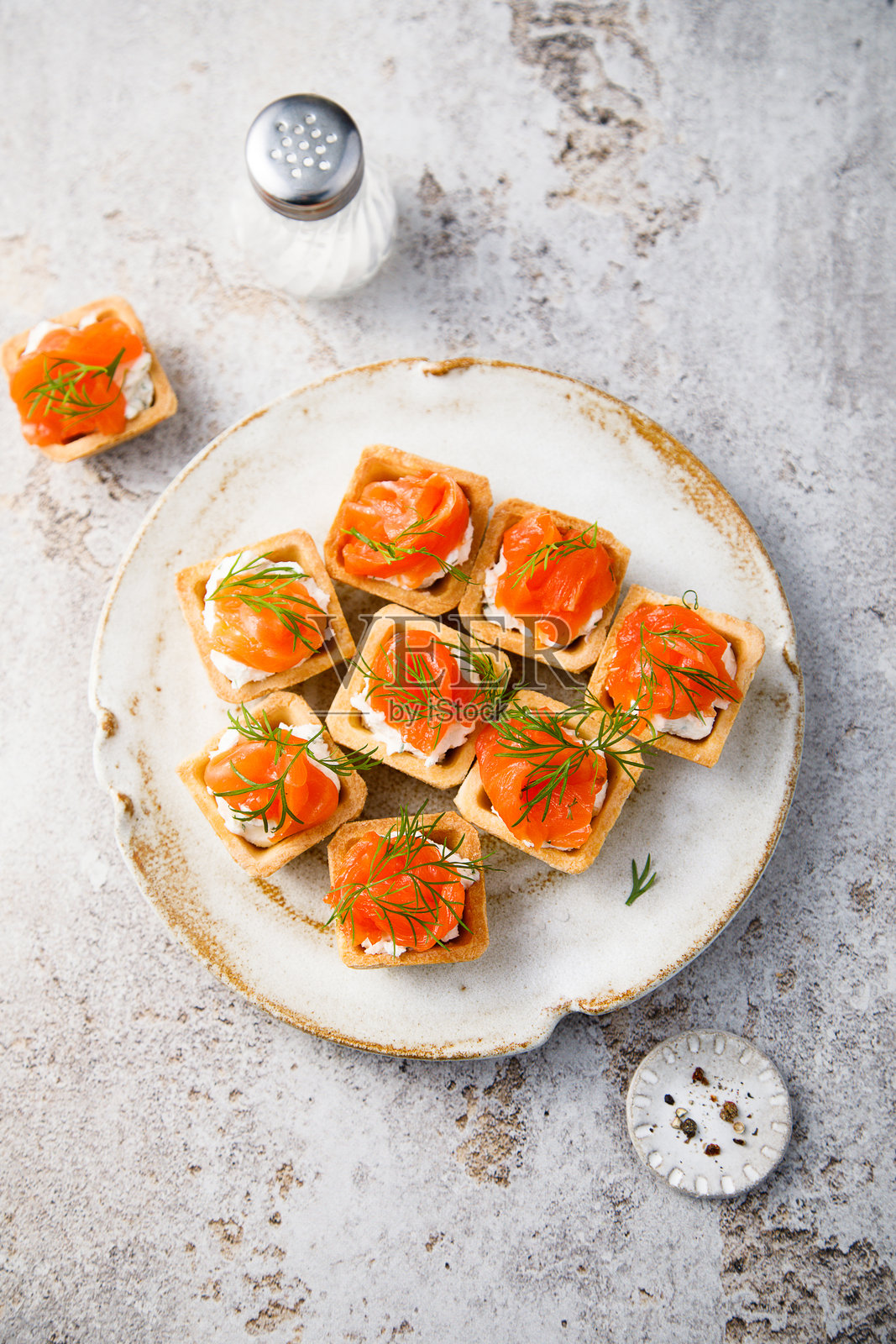 三文鱼塔特饼照片摄影图片