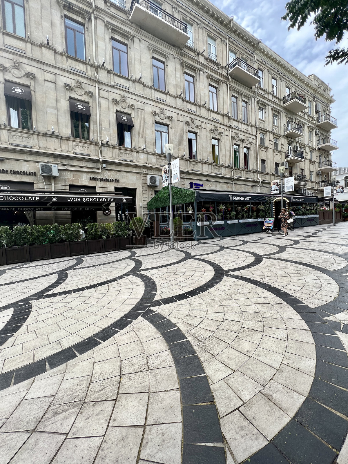 阿塞拜疆巴库市中心的步行街照片摄影图片