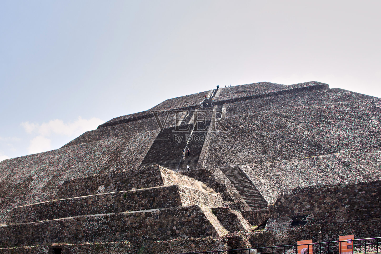 特奥蒂瓦坎的太阳金字塔照片摄影图片