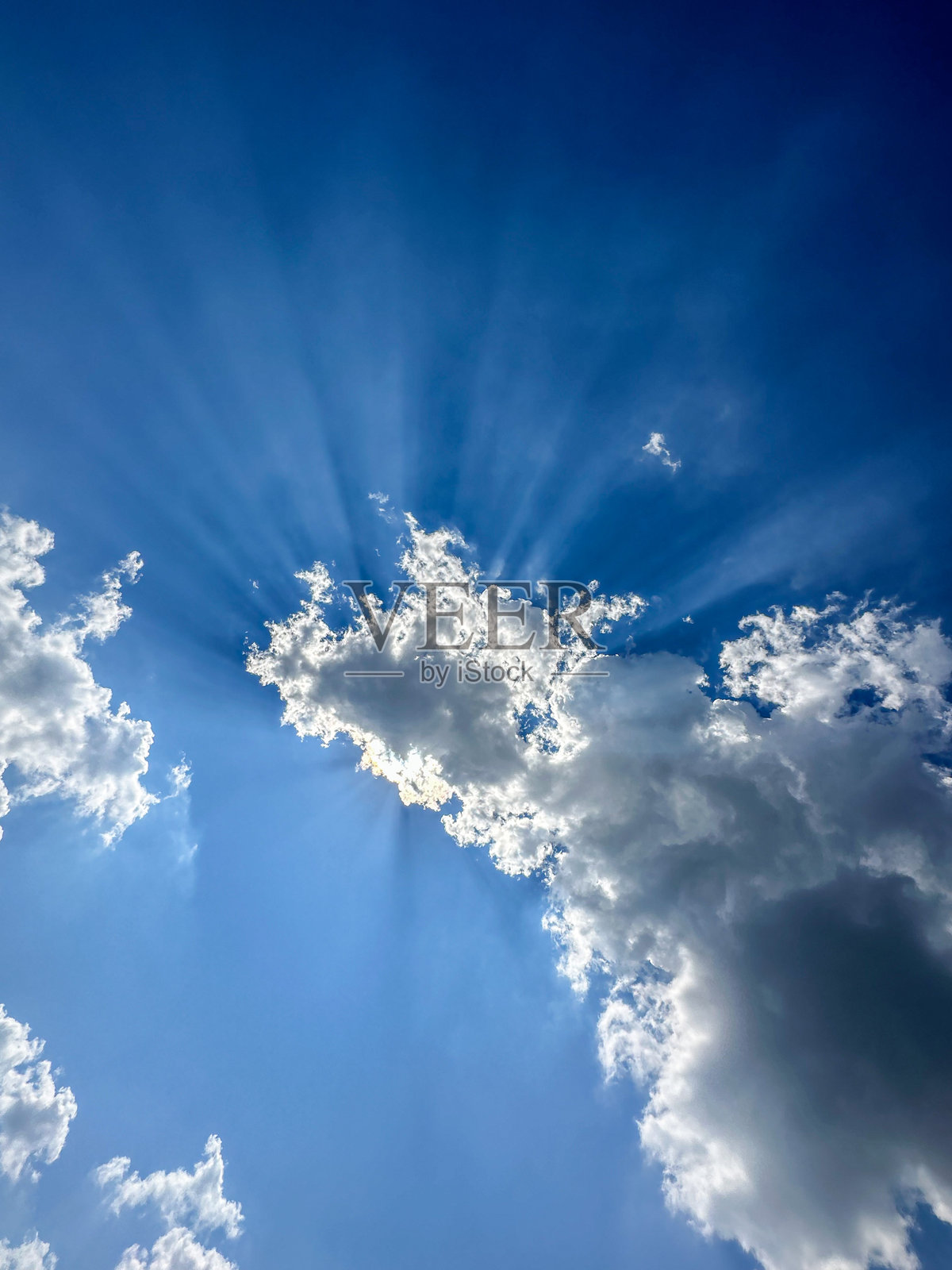 阳光透过云层照片摄影图片