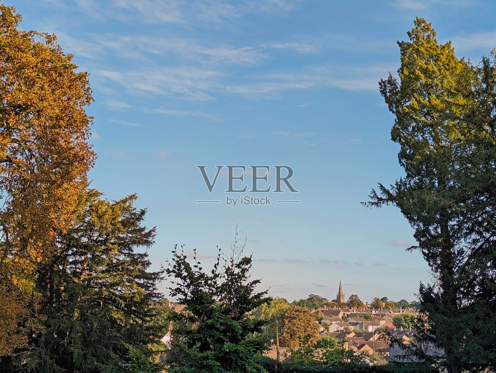 远眺威特尼镇照片摄影图片