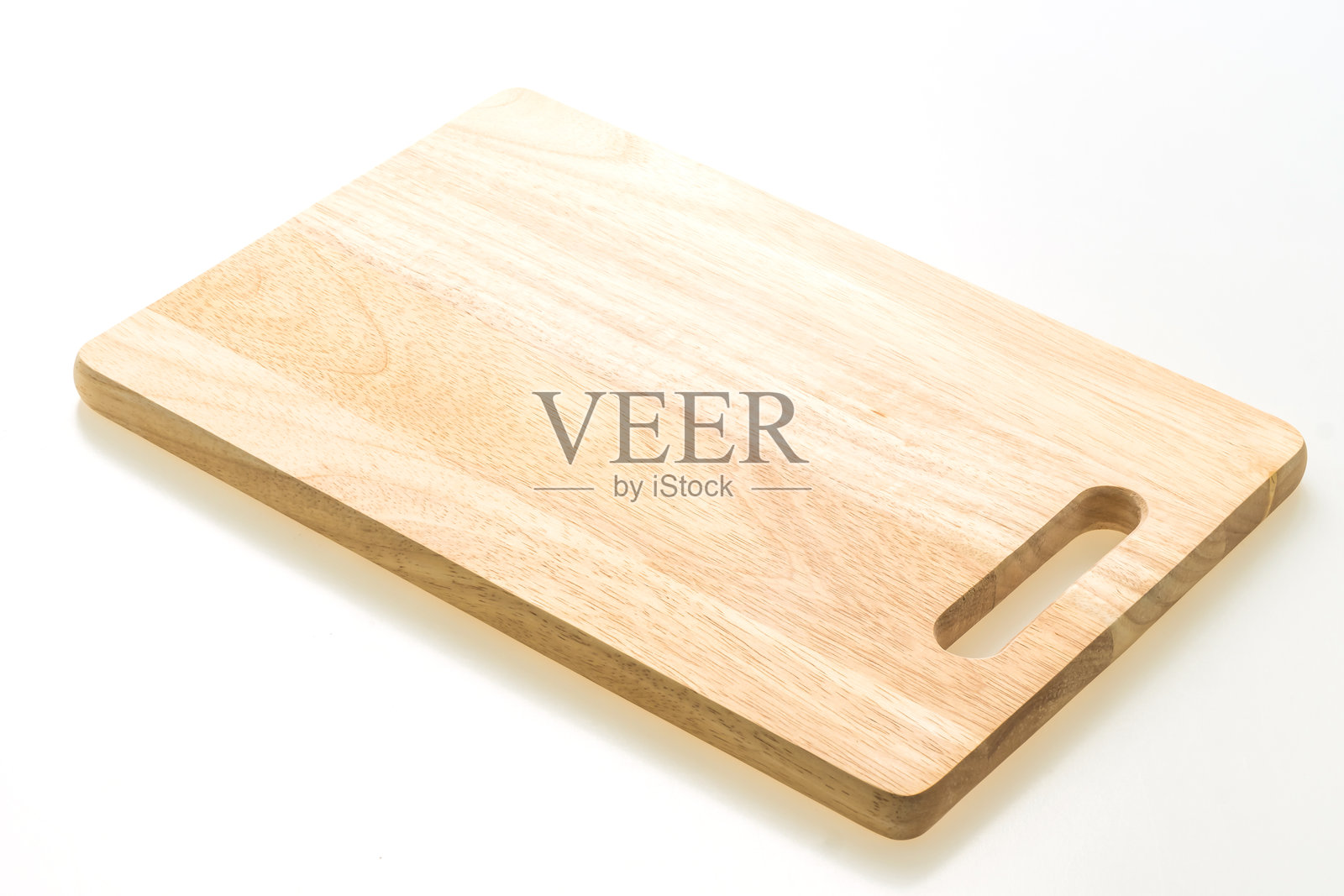 白色背景上的切菜板特写照片摄影图片