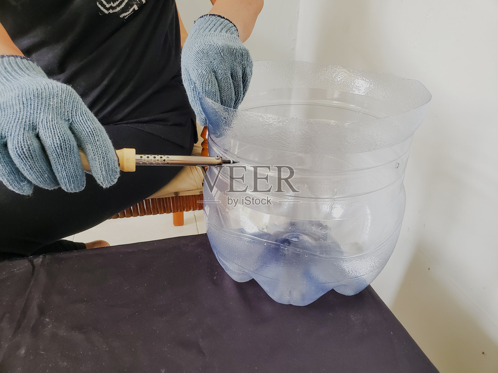 DIY（自己动手），将水桶回收利用为植物盆栽 第三部分照片摄影图片