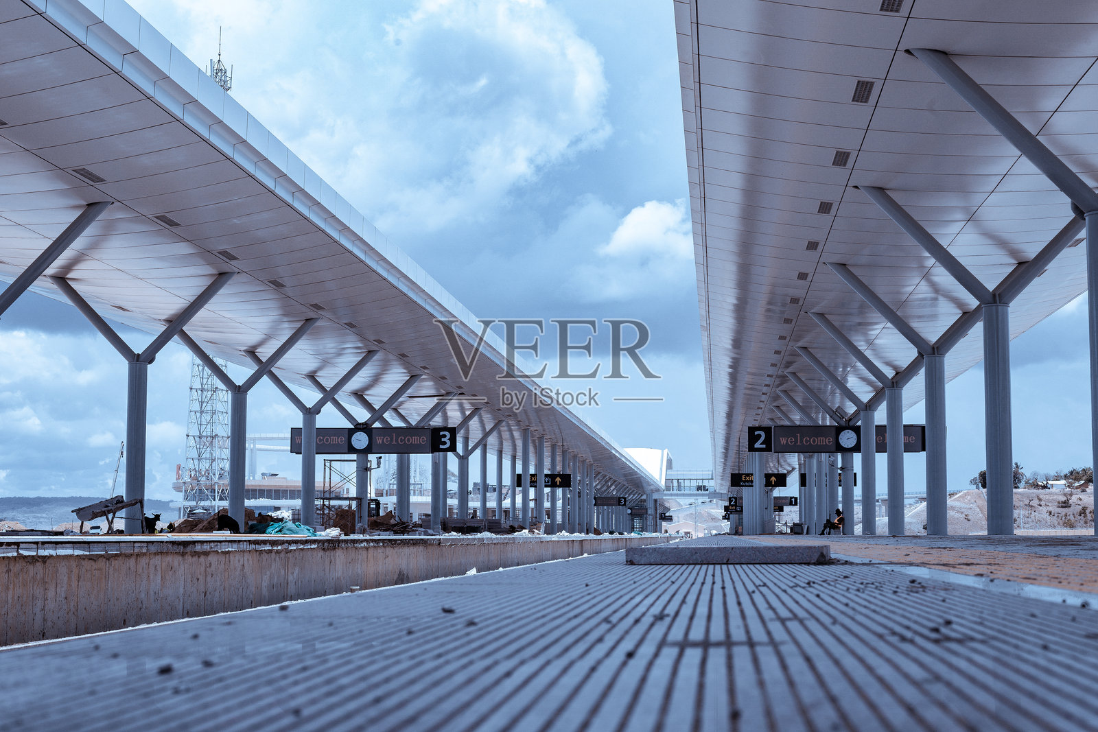 Madaraka特快列车：肯尼亚蒙巴萨内罗毕终点站Emali Kibwezi Mtito Andei Voi肯尼亚东非照片摄影图片