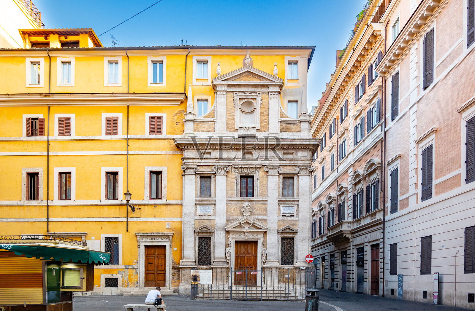 罗马的风景，包含位于克罗西费里广场的圣玛丽亚教堂。照片摄影图片