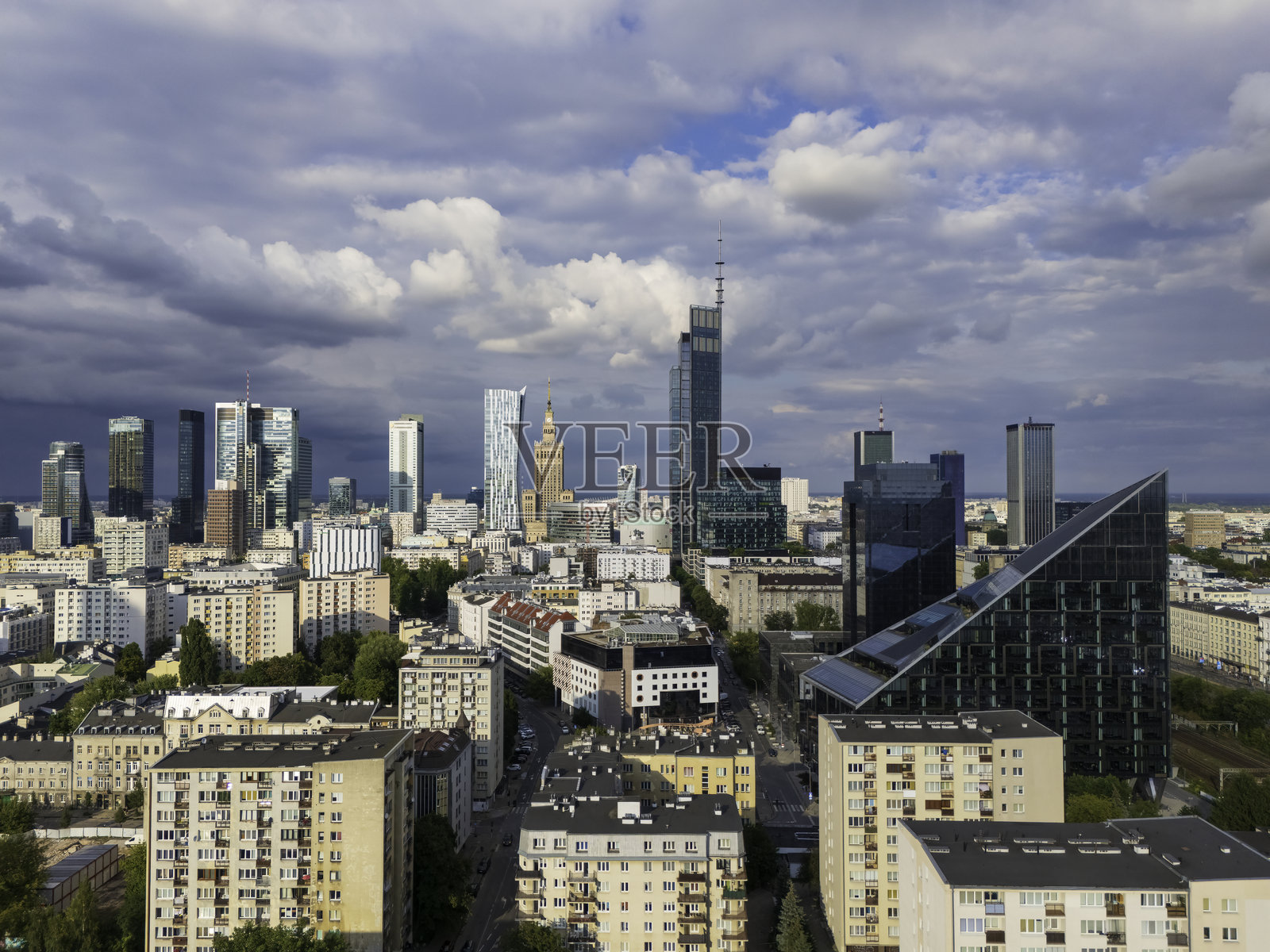 华沙城市天际线（航拍视角）照片摄影图片