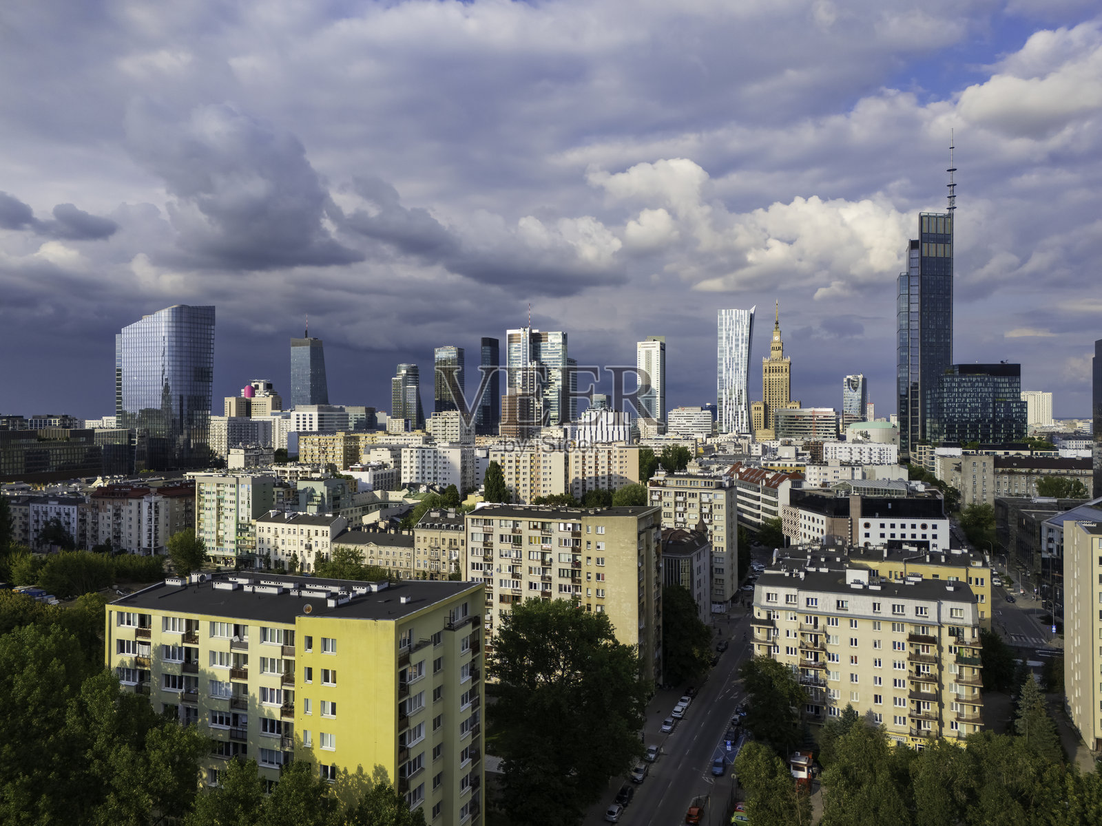 华沙城市天际线（鸟瞰图）照片摄影图片