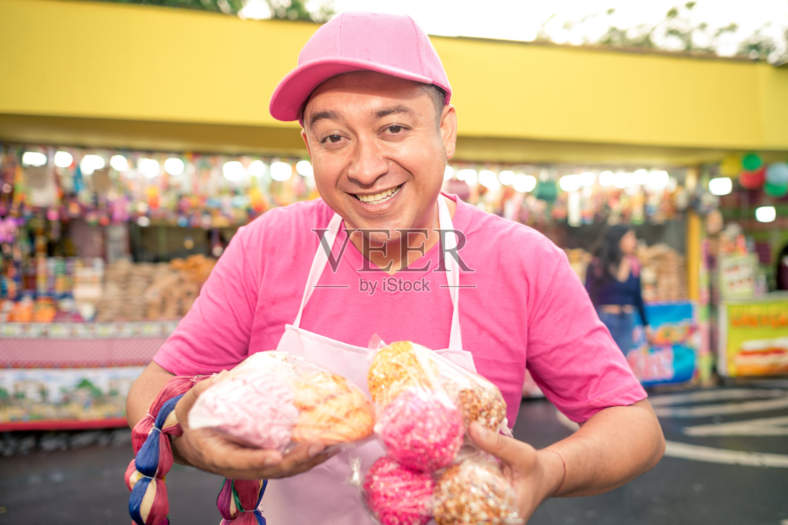 在拉丁美洲集市上的拉丁裔商人照片摄影图片