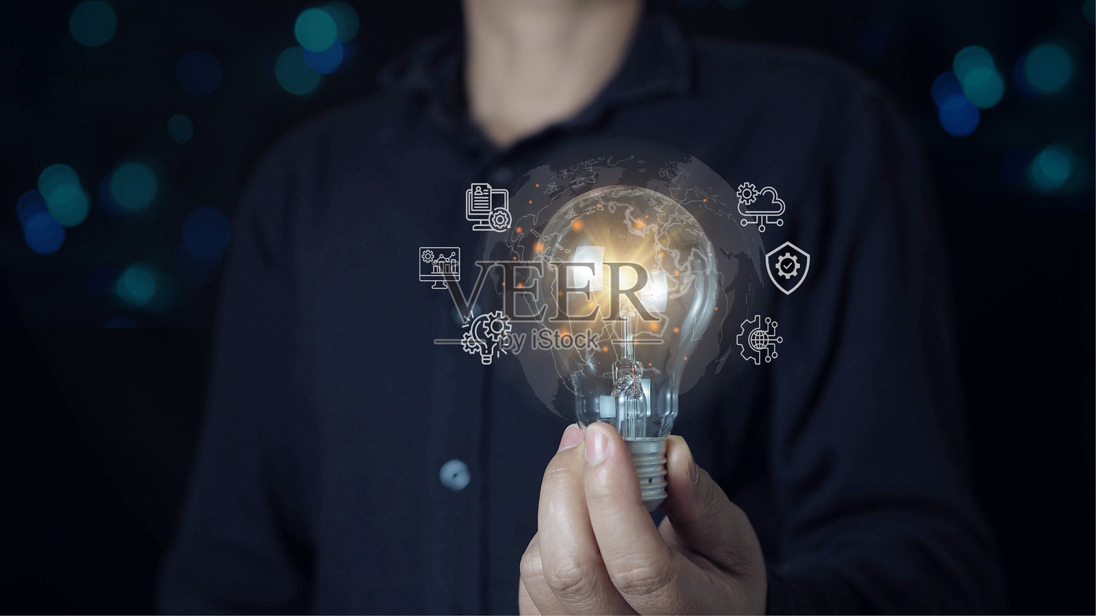 商人手持灯泡与虚拟全球互联网连接，全球互联网连接应用技术与数字营销，金融和银行，数字链接技术，大数据照片摄影图片