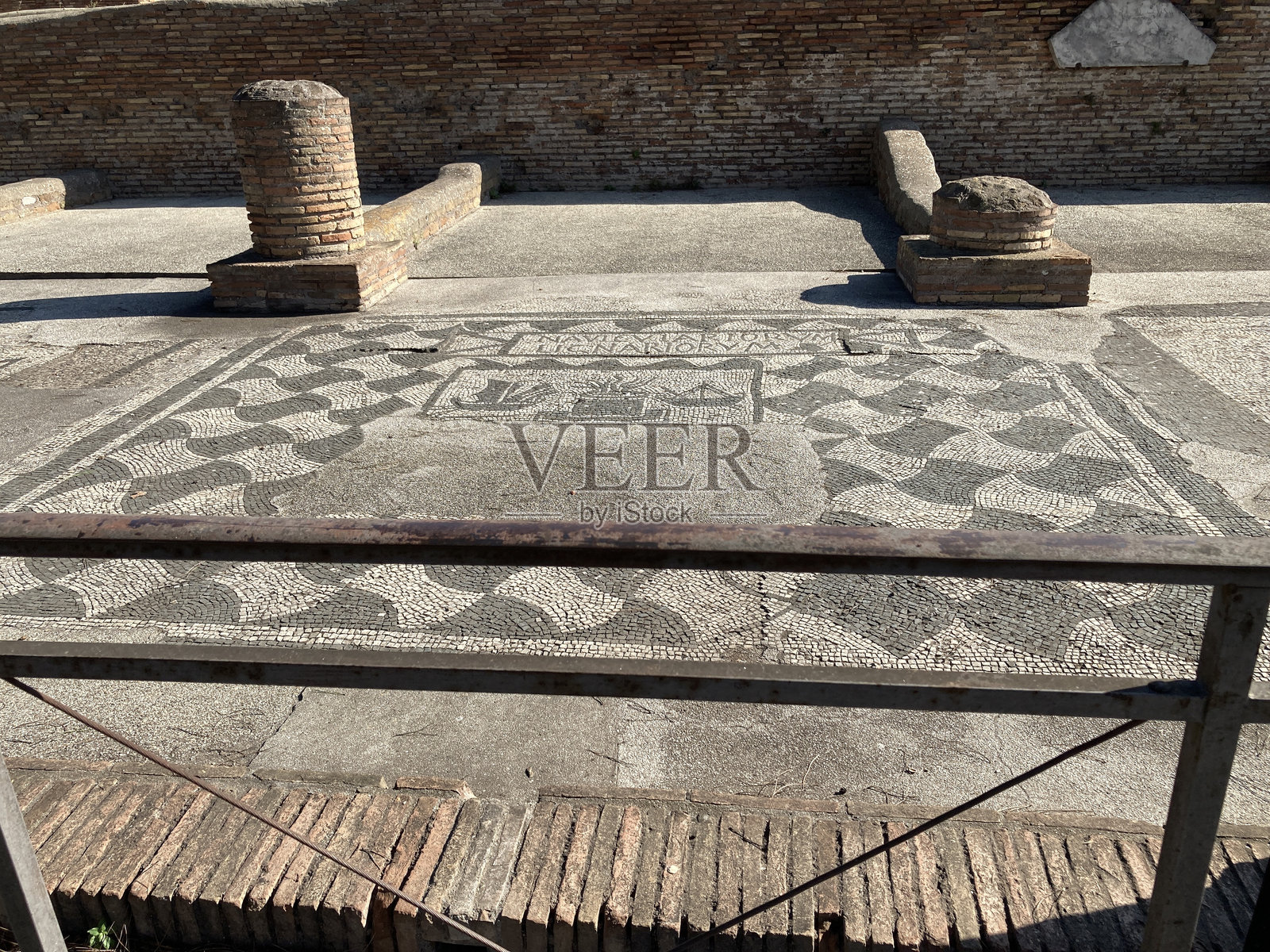 意大利奥斯提亚安提卡考古公园的几何马赛克照片摄影图片