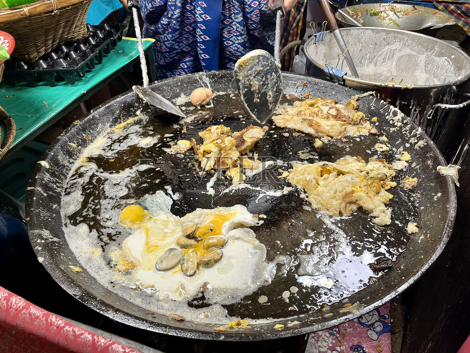 泰国 - 蚌壳煎蛋 - 准备过程照片摄影图片